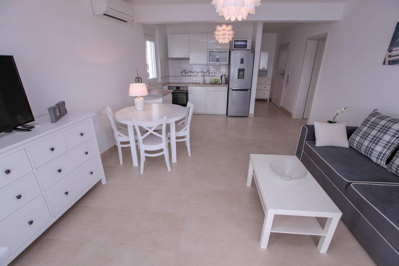 Apartments Zoya Клек Екстериор снимка