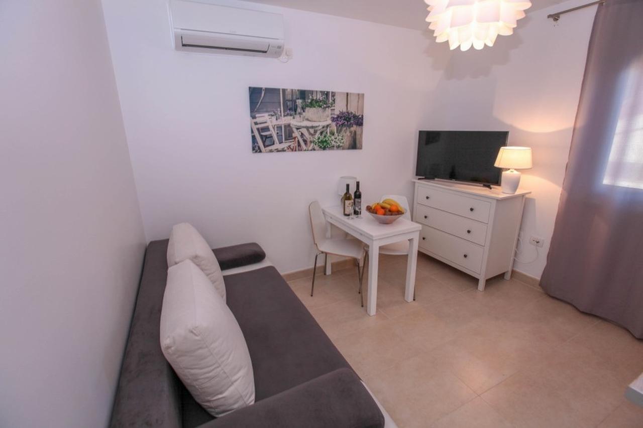 Apartments Zoya Клек Екстериор снимка